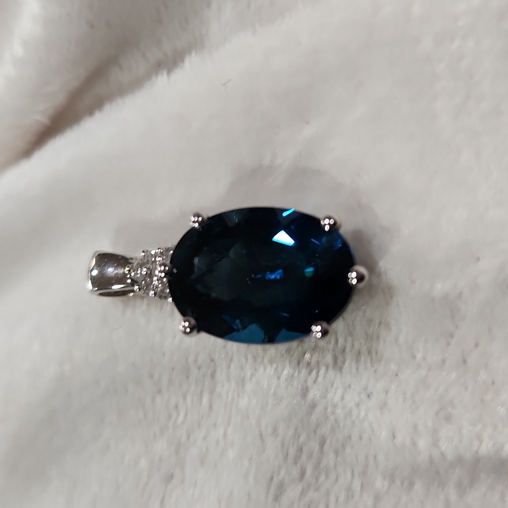 Saphire color pendant with-Swarovski crystal encased in a sterling siver setting